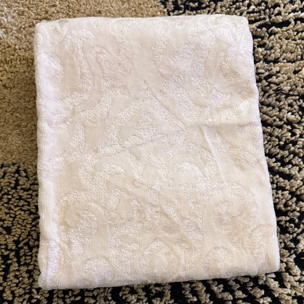J Queen New York Sicily Bath Towel